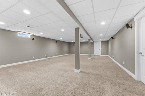 8888 Scotsbury Street NW Massillon OH 44646