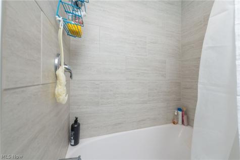 2772 Serra Vista Drive Stow OH 44224