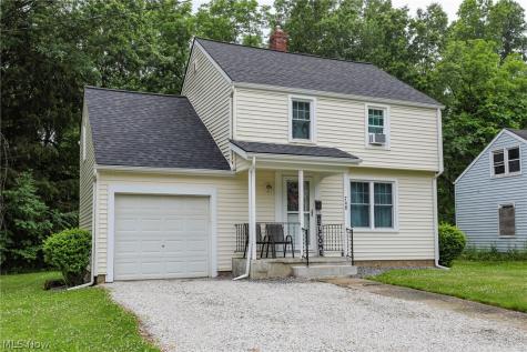 748 Cedar Avenue Ravenna OH 44266