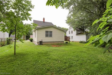 748 Cedar Avenue Ravenna OH 44266