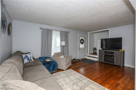 748 Cedar Avenue Ravenna OH 44266