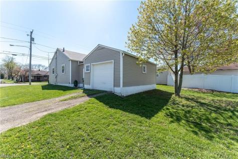 2833 Ellis Avenue NE Canton OH 44705