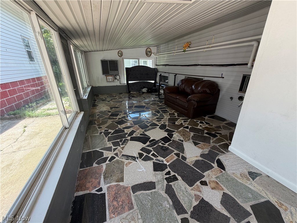 1599 Herkender Avenue Akron OH 44310