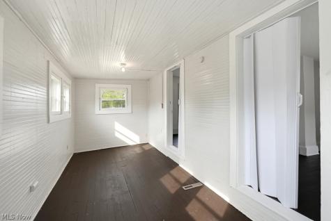 2374 Lakeside Drive Lakemore OH 44250