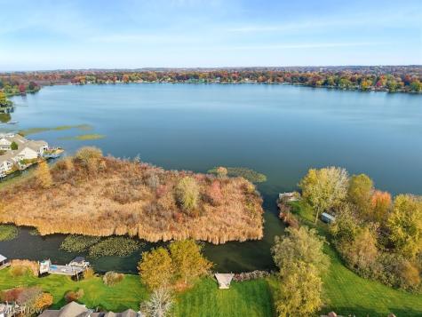 2374 Lakeside Drive Lakemore OH 44250