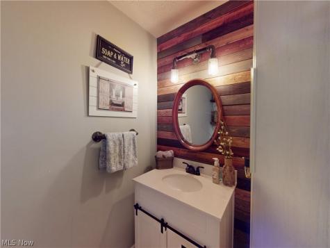 2450 Fairchild Circle NW Uniontown OH 44685