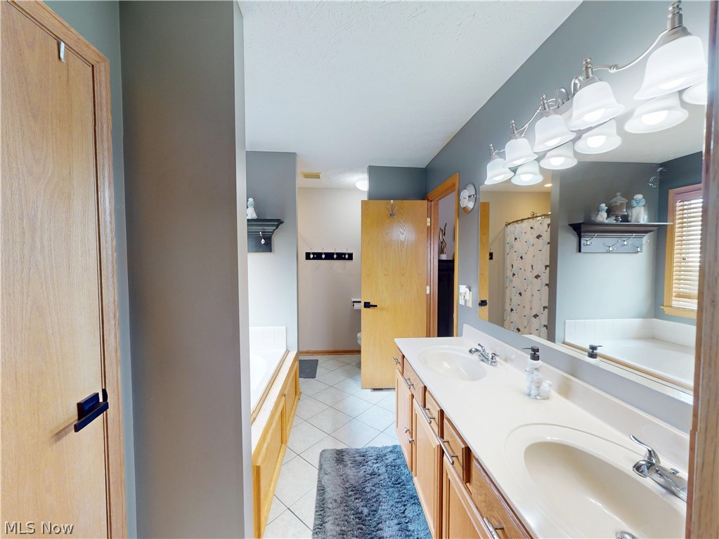 2450 Fairchild Circle NW Uniontown OH 44685