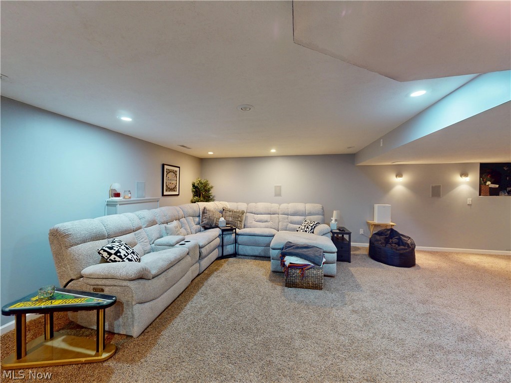 2450 Fairchild Circle NW Uniontown OH 44685