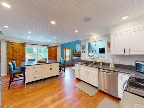 2450 Fairchild Circle NW Uniontown OH 44685