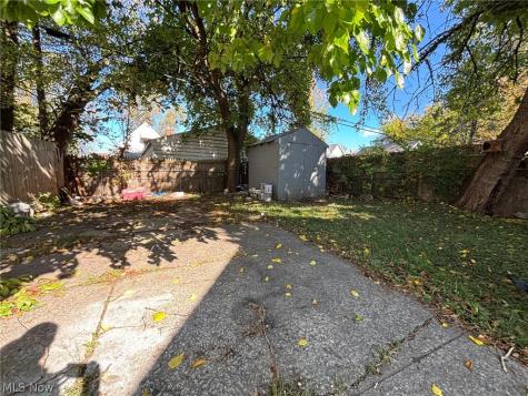 6812 Lawn Avenue Cleveland OH 44102