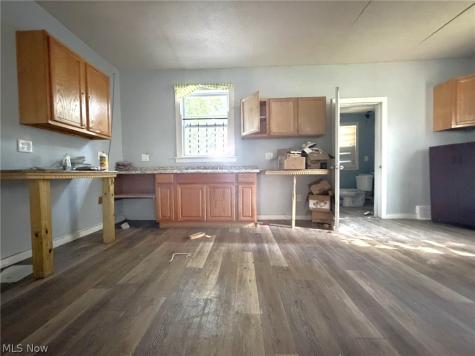 6812 Lawn Avenue Cleveland OH 44102