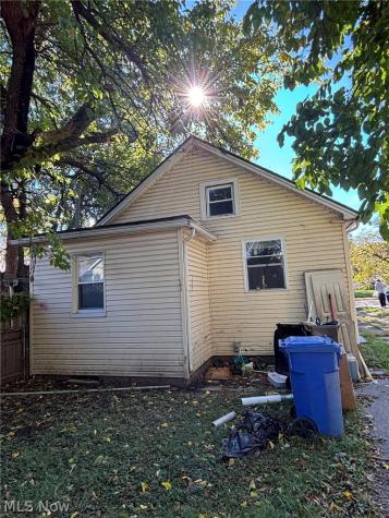 6812 Lawn Avenue Cleveland OH 44102