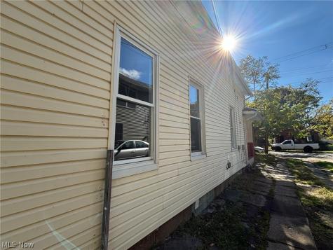 6812 Lawn Avenue Cleveland OH 44102