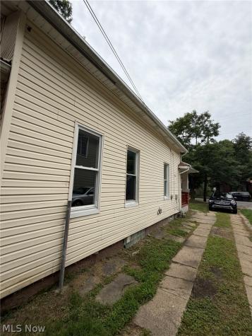 6812 Lawn Avenue Cleveland OH 44102