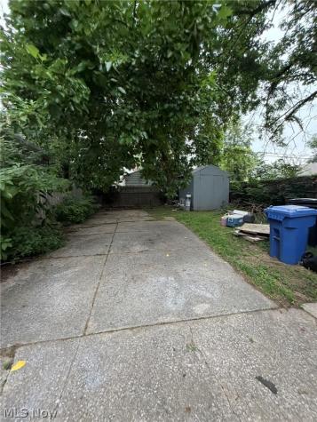 6812 Lawn Avenue Cleveland OH 44102