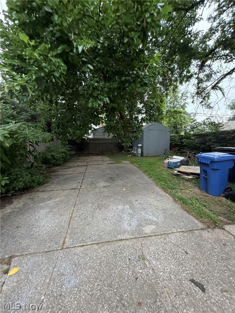 6812 Lawn Avenue Cleveland OH 44102