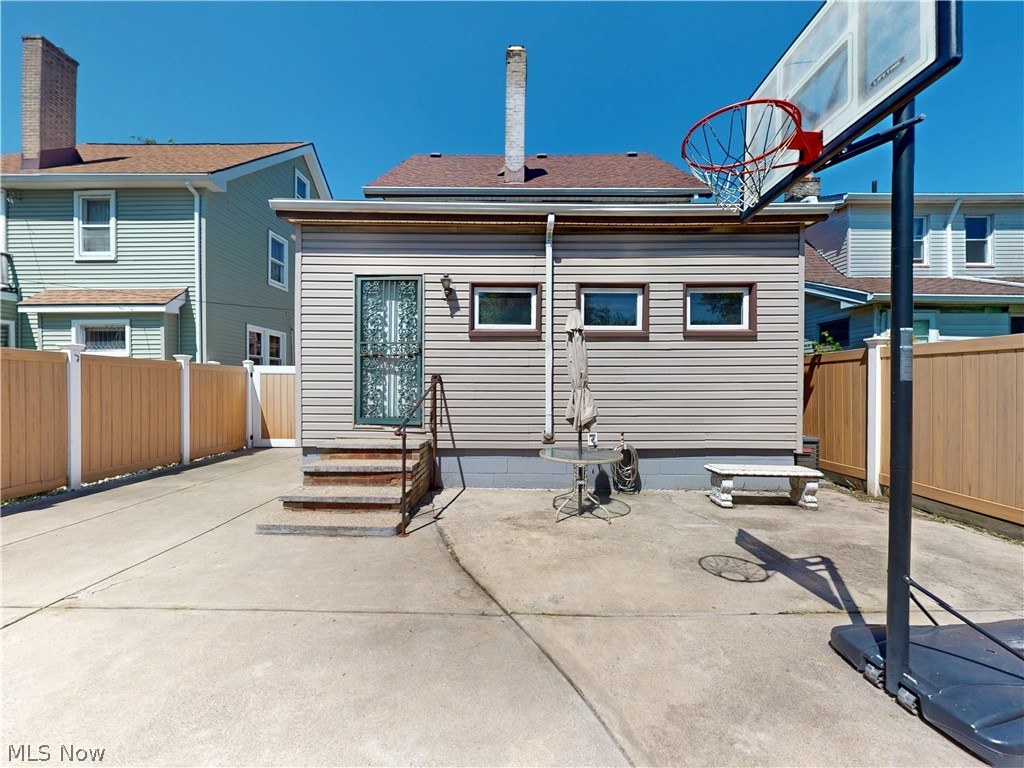 3073 W 116th Street Cleveland OH 44111