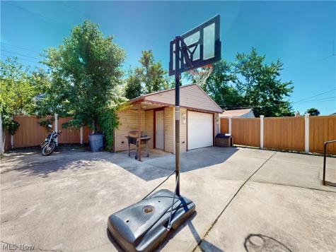 3073 W 116th Street Cleveland OH 44111