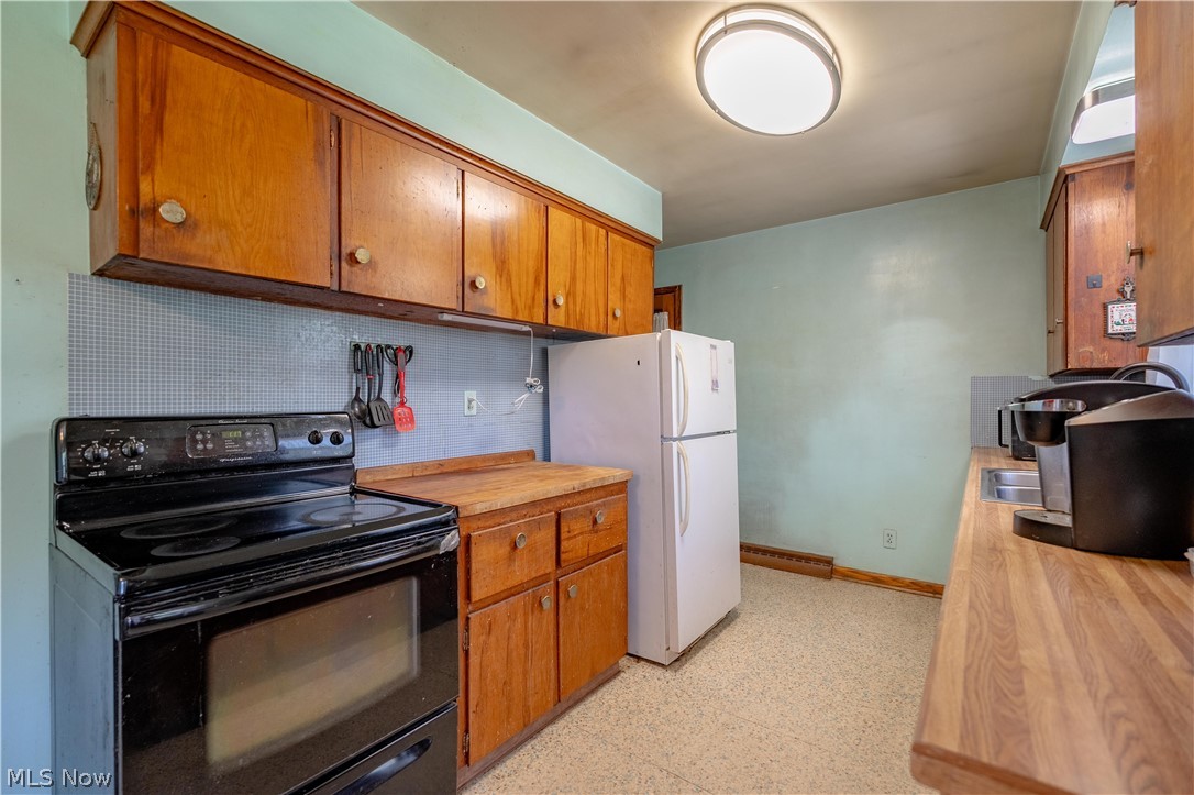 8753 S Duck Creek Road Berlin Center OH 44401
