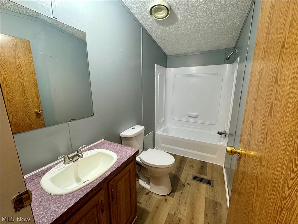 6800 Lake Road W Geneva OH 44041