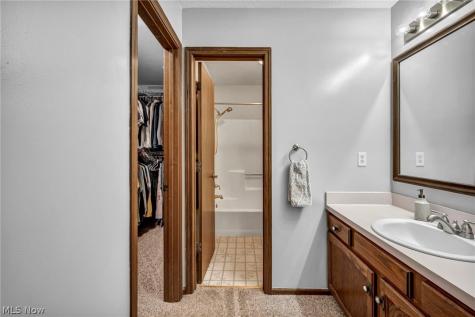 2384 Twin Lakes Drive Uniontown OH 44685