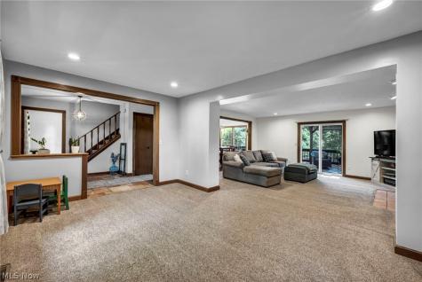 2384 Twin Lakes Drive Uniontown OH 44685