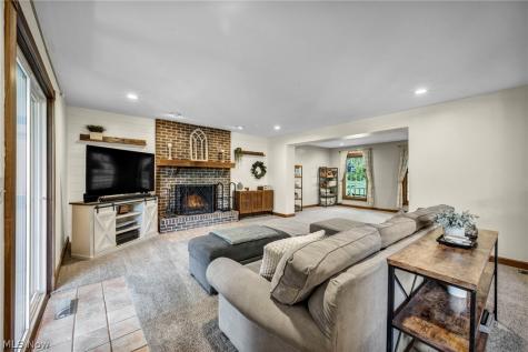 2384 Twin Lakes Drive Uniontown OH 44685