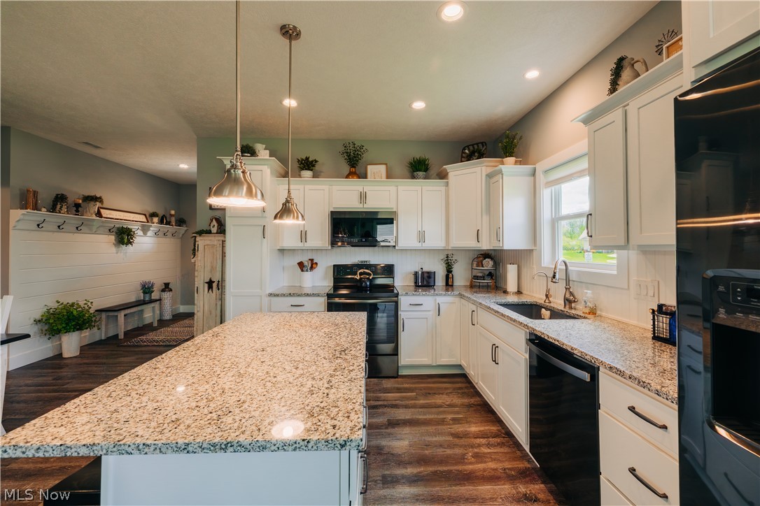 9280 Woodland Blue Drive Seville OH 44273