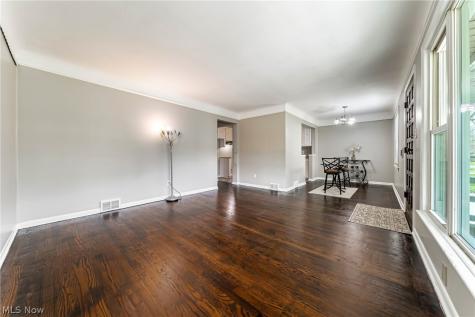 575 W Glendale Street Bedford OH 44146