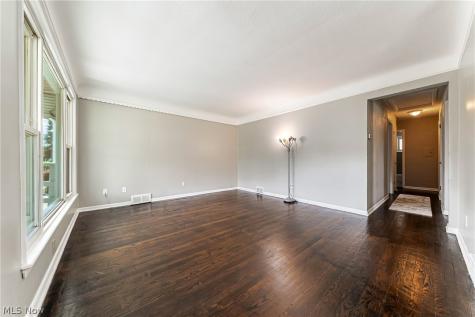 575 W Glendale Street Bedford OH 44146