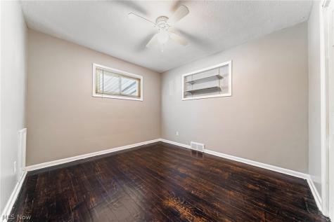 575 W Glendale Street Bedford OH 44146