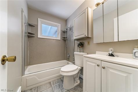575 W Glendale Street Bedford OH 44146