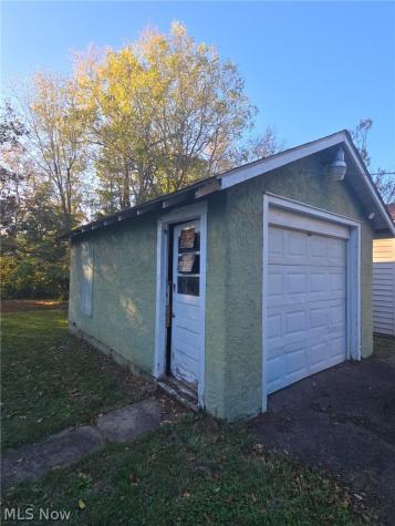 1825 Grace Avenue NE Canton OH 44705