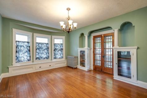 3255 Hyde Park Avenue Cleveland Heights OH 44118