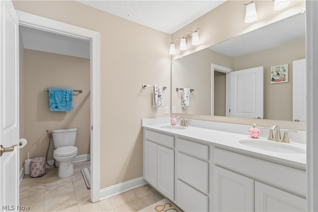 547 Silver Lake Drive Chagrin Falls OH 44022