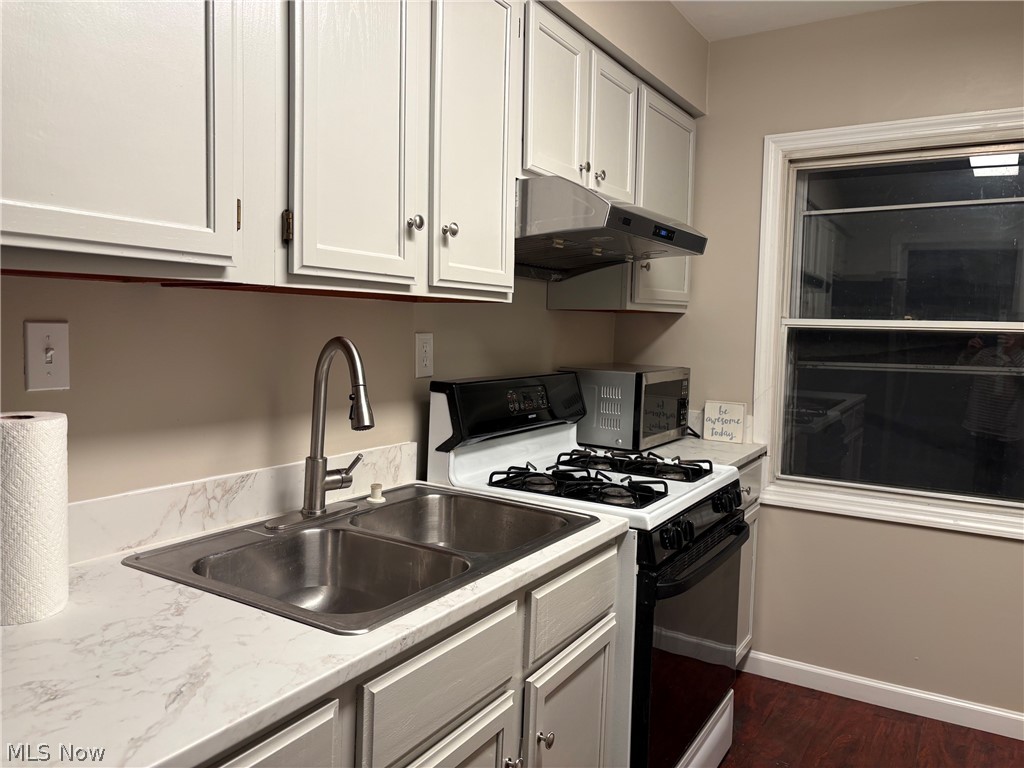 363 E Park Avenue Barberton OH 44203