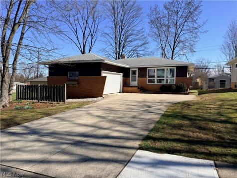 5817 Queens Highway Parma Heights OH 44130