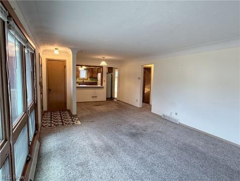 5817 Queens Highway Parma Heights OH 44130