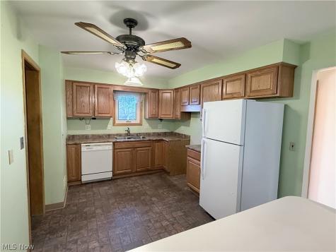 5817 Queens Highway Parma Heights OH 44130