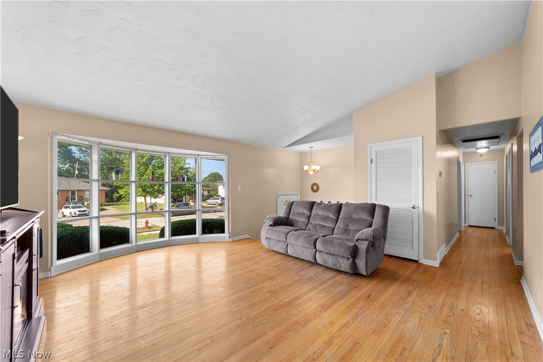 906 Long Ridge Drive Seven Hills OH 44131