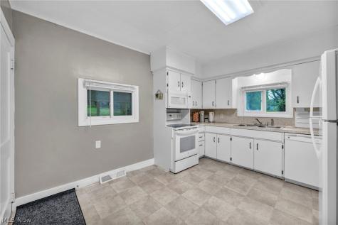 6854 Hillway Avenue NW North Canton OH 44720