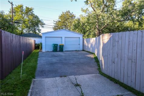 20657 Bowling Green Road Maple Heights OH 44137