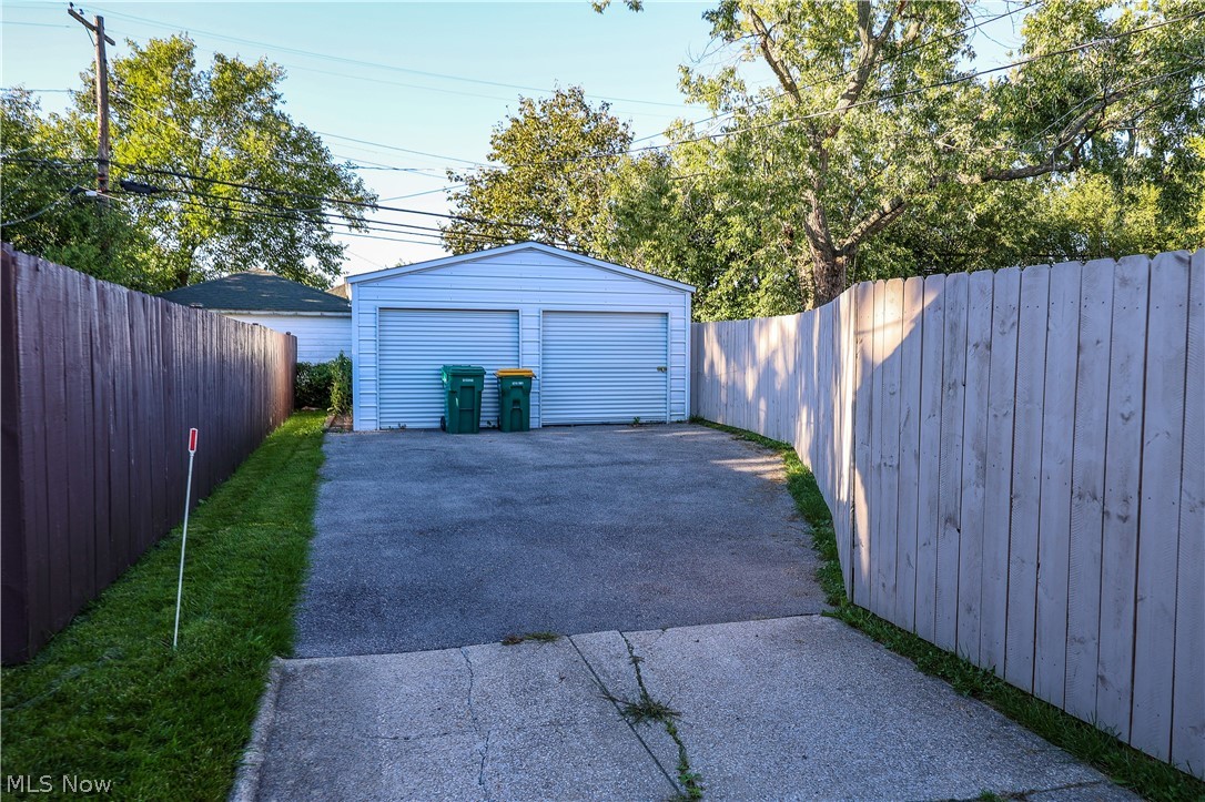 20657 Bowling Green Road Maple Heights OH 44137