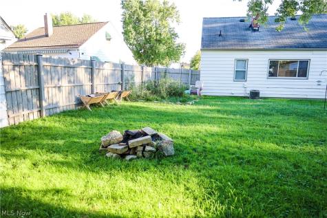 20657 Bowling Green Road Maple Heights OH 44137