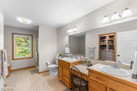 1065 Sparrow Run Streetsboro OH 44241