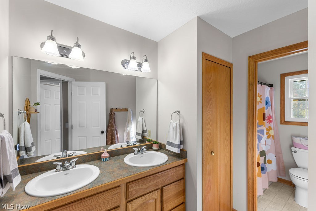 1065 Sparrow Run Streetsboro OH 44241