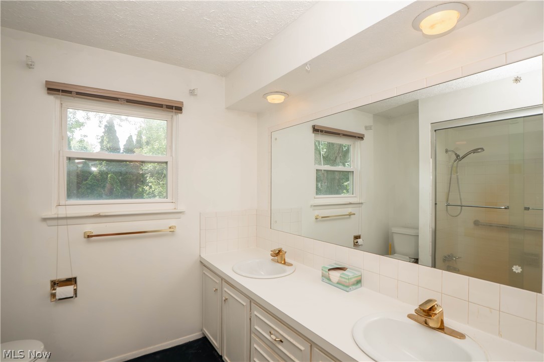 942 El Dorado Drive Akron OH 44319