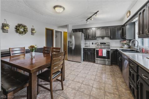 468 Roxbury Avenue NW Massillon OH 44646