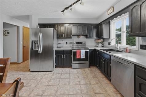 468 Roxbury Avenue NW Massillon OH 44646