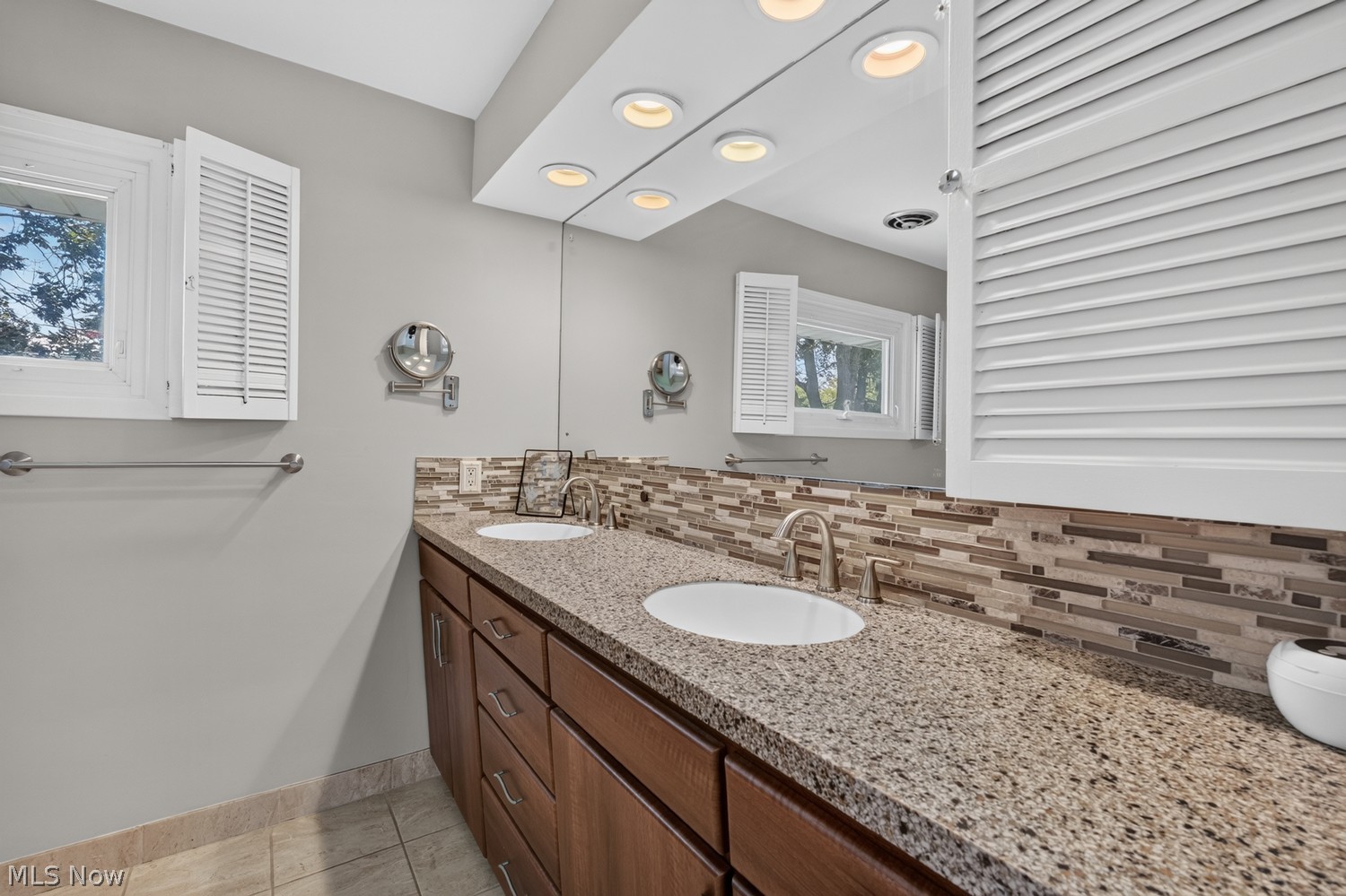 24080 Fairmount Boulevard Shaker Heights OH 44122